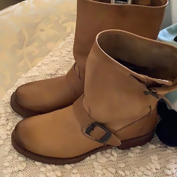 Frye Veronica Boots 🤎🤎🤎🤎 - Picture 12 of 14